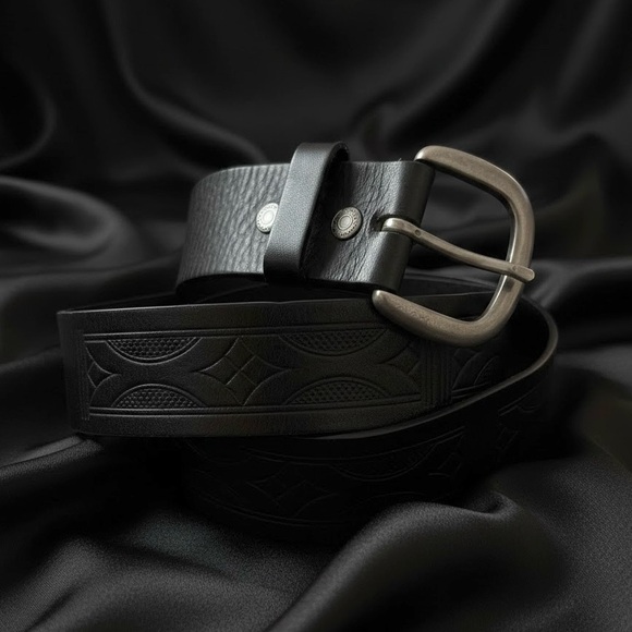 Levi’s Strauss Signature Black Embossed Leather Belt Western Boho 38/40 - Picture 2 of 4
